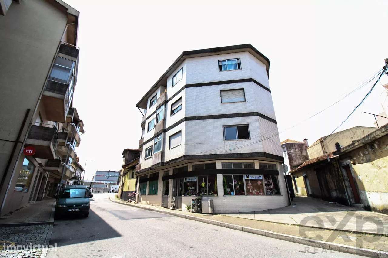 BAIXA DE PREÇO - Excelente T2 Renovado no Candal-21