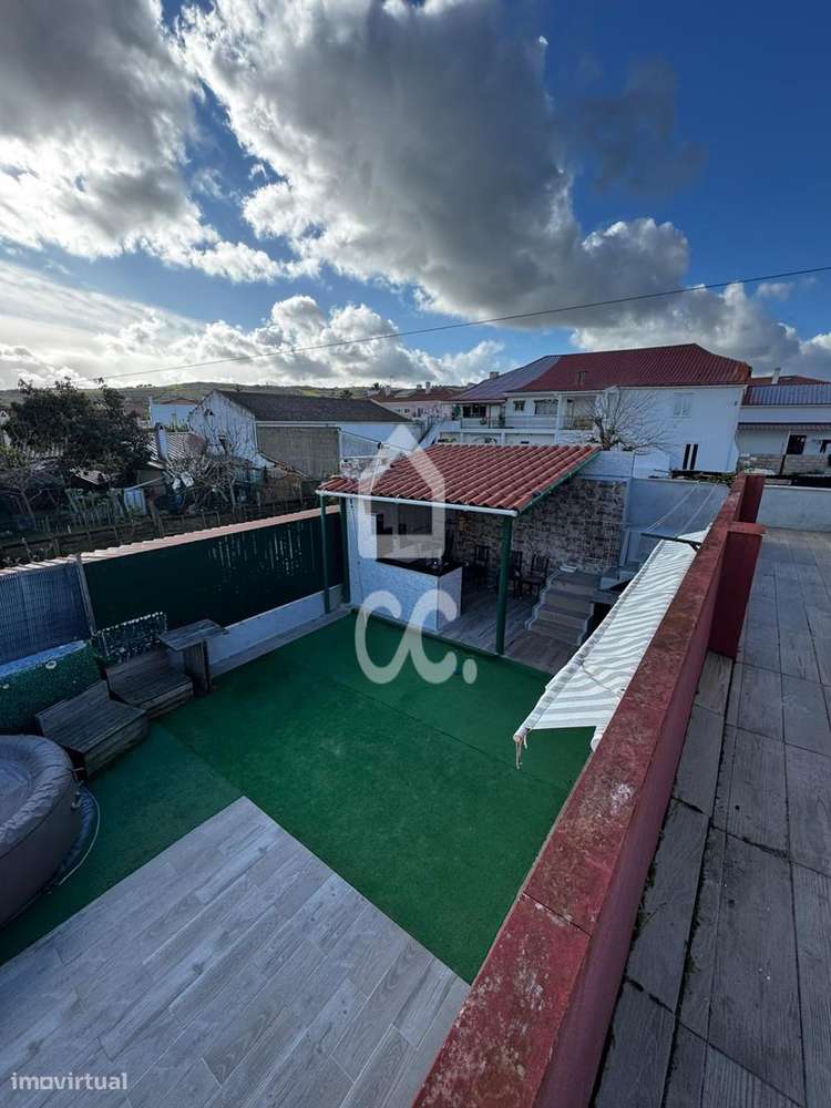 Moradia T2 no Carregado com Espaço Exterior ideal para Lazer - Grande imagem: 3/24