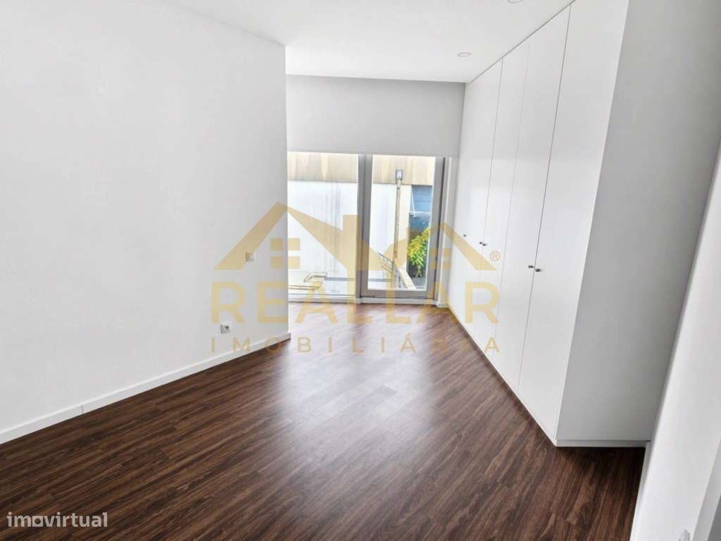 Apartamento T3 Renovado em Lordelo do Ouro - Porto-15