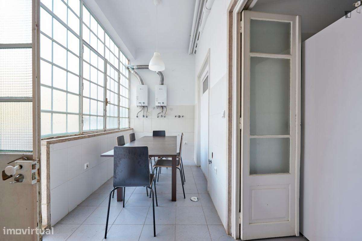 Quarto - localizado em Alameda Lisbon - Grande imagem: 2/14