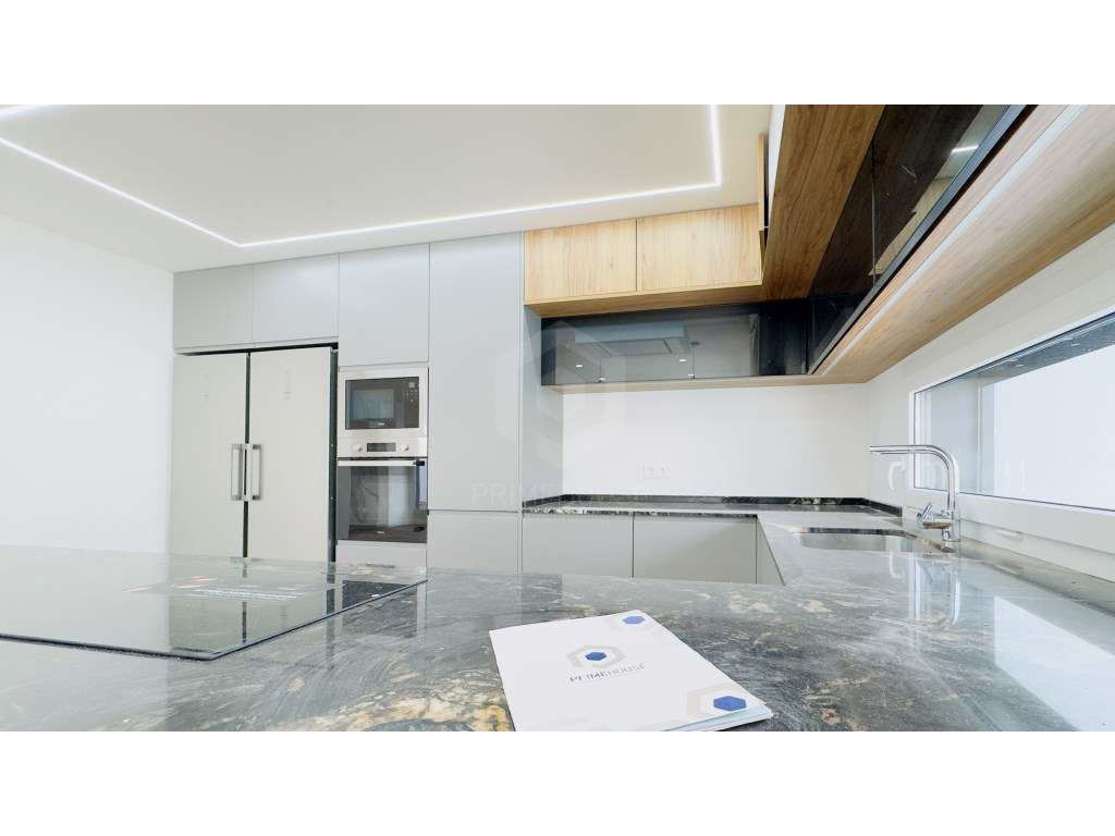 Moradia T4 com piscina - Quintinhas-16