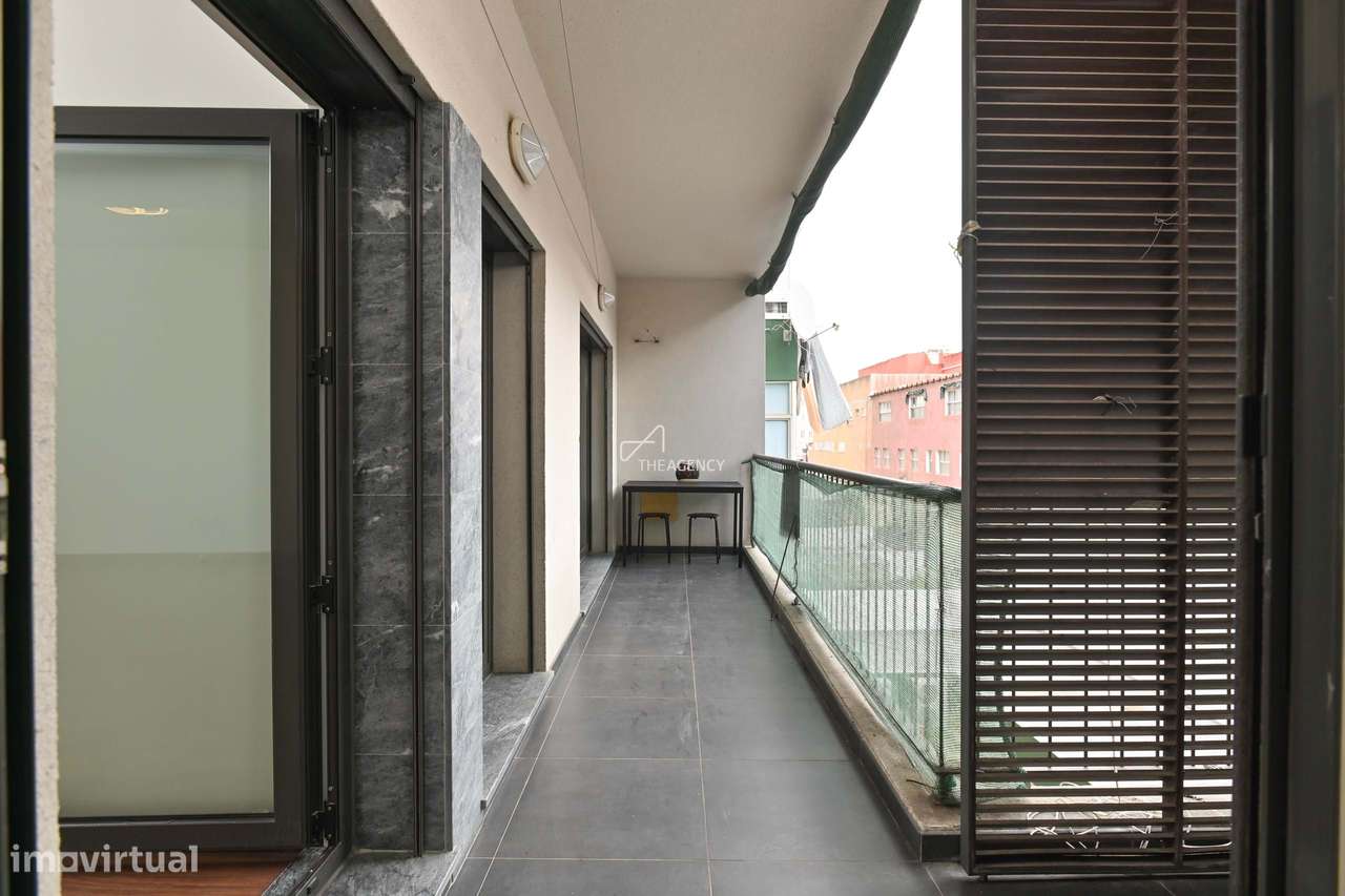 Apartamento T3 Renovado com Varanda e Garagem no Centro da Cidade - Grande imagem: 4/25