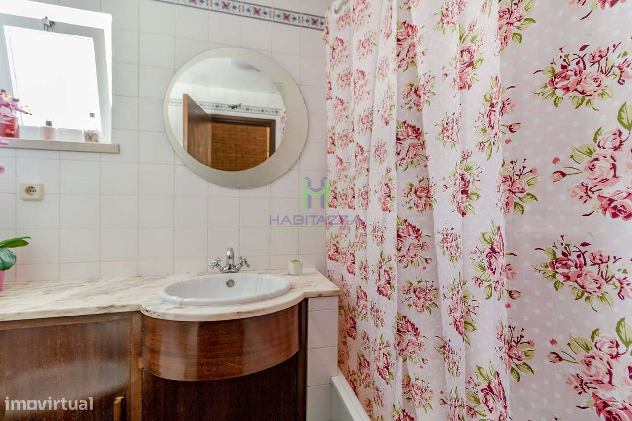 Moradia T4 com Quintal  à venda no Chinicato - Lagos-11