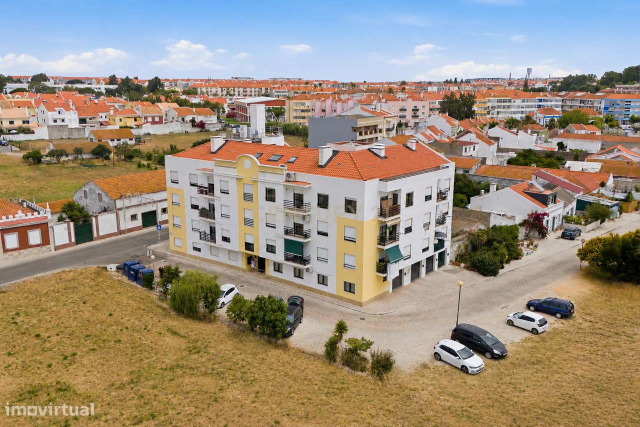 T3 Totalmente Remodelado | Vista Rio | Parqueamento | Arrecadação-19