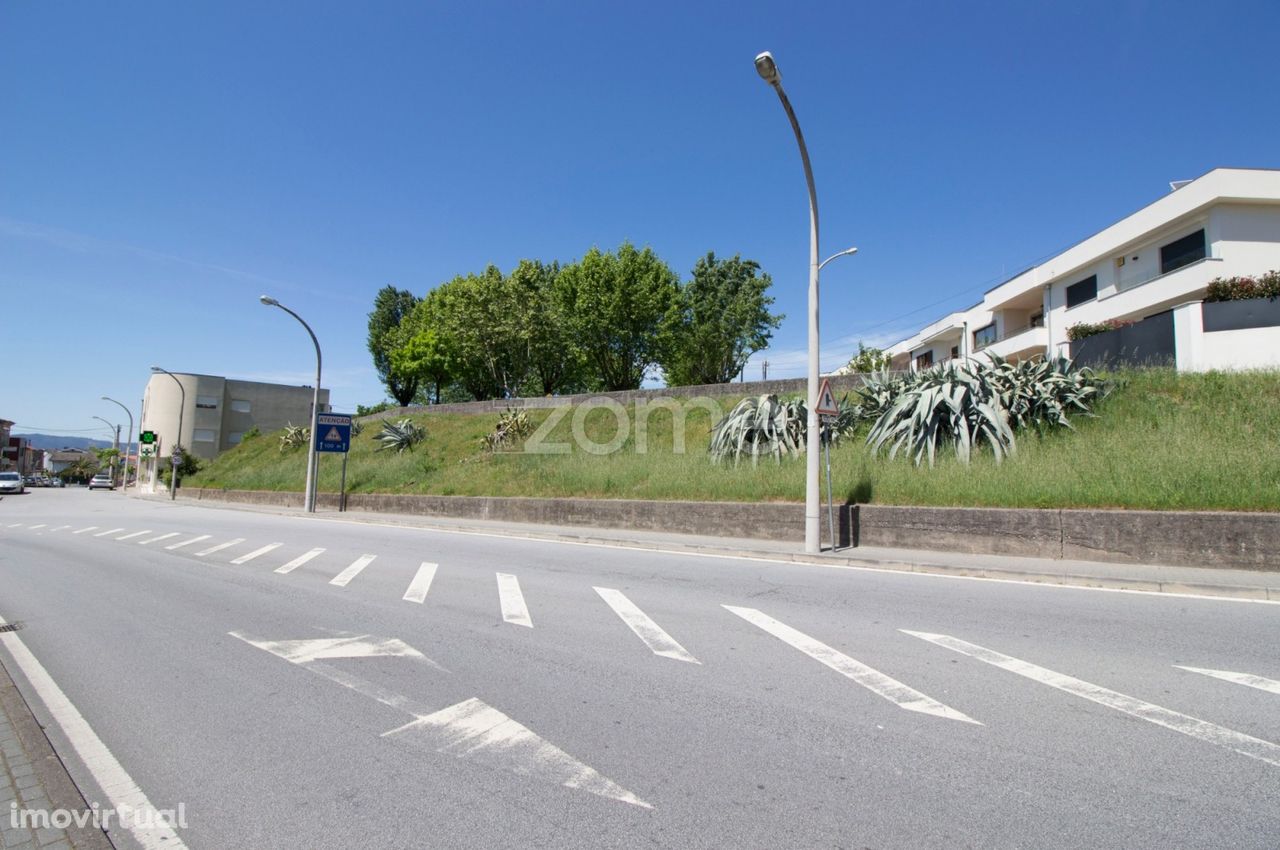 Terreno para loja ou exposição comercial com 204 M2 em Real