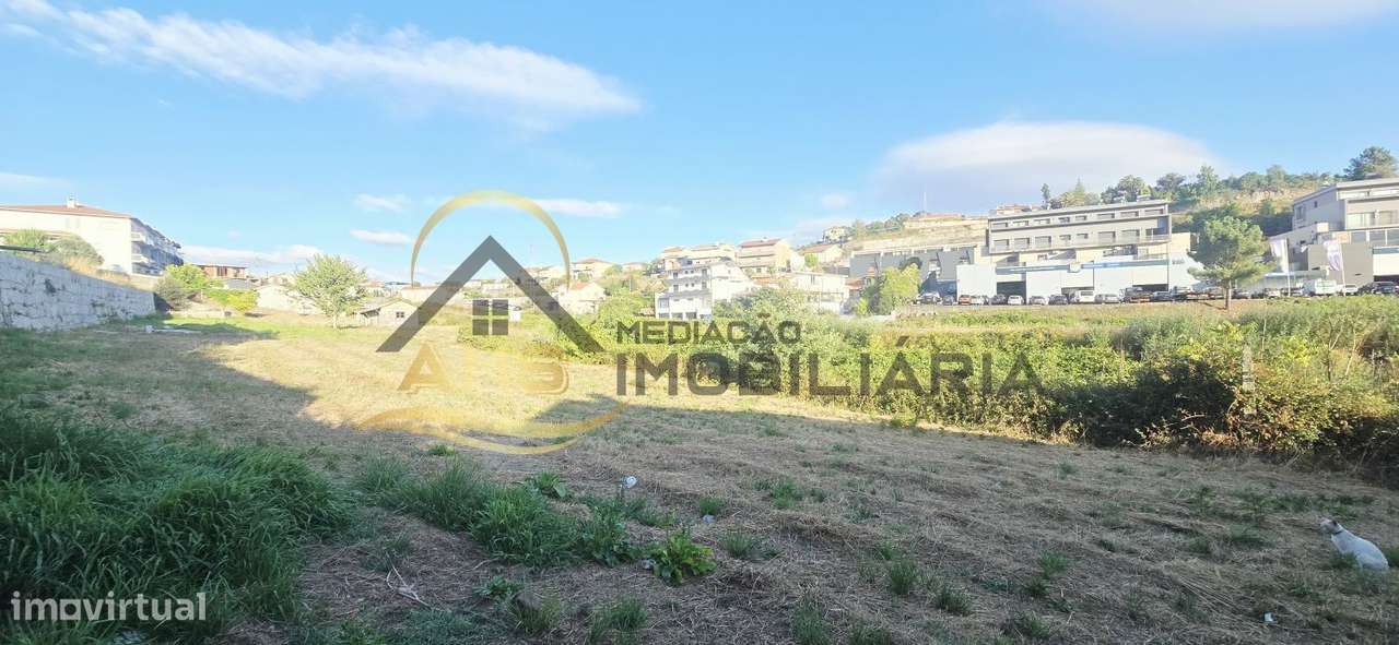 Moradia para restauro e terreno industrial com mais de 4000m²-33