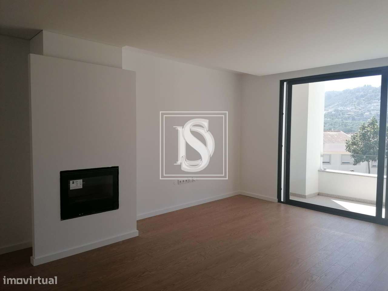 Moradia  T3 em Gaveto no Coração de Lamaçães.-8