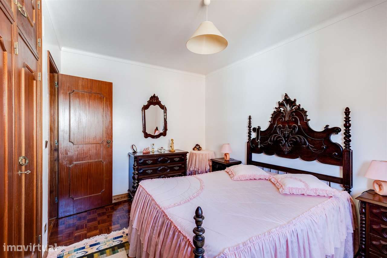 Apartamento T2 com Terraço e Garagem | Praia da Nazaré-13