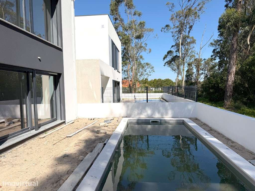 Moradia Moderna T3 à Venda com Piscina, a 10 Minutos da Praia-19