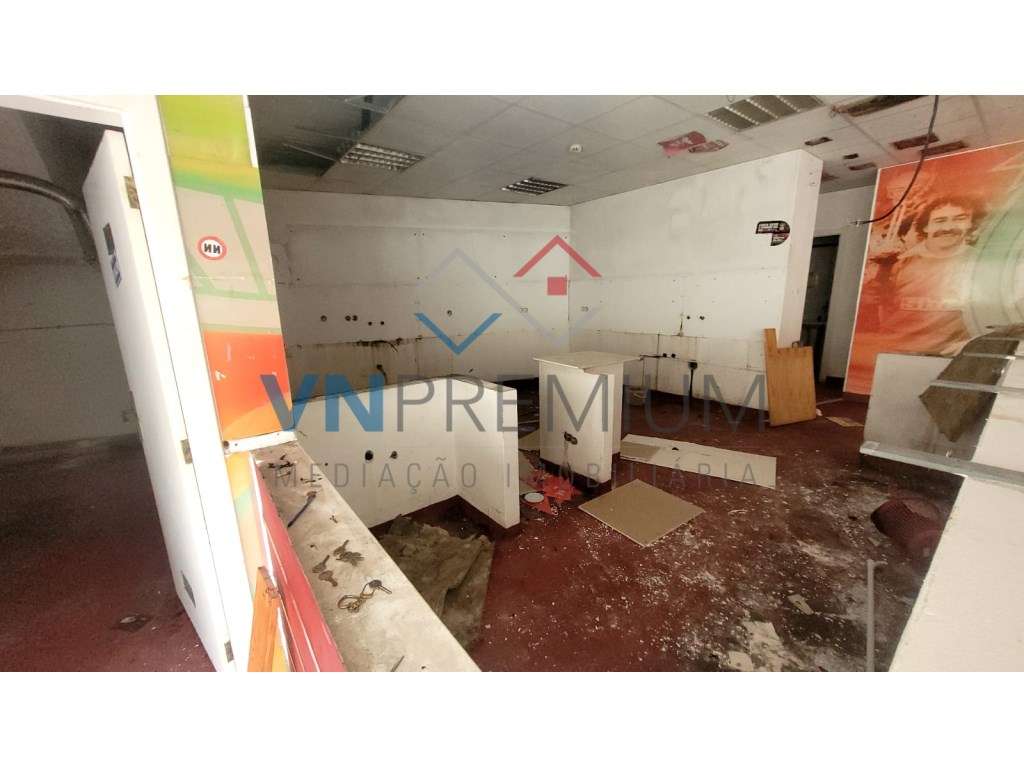 Excelente loja para recuperara poucos passos da Praia do Ouro-12