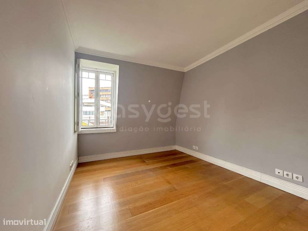 Apartamento T2 com 99,3m2, suítes e garagem em Edifício de Charme, ... - Grande imagem: 3/20