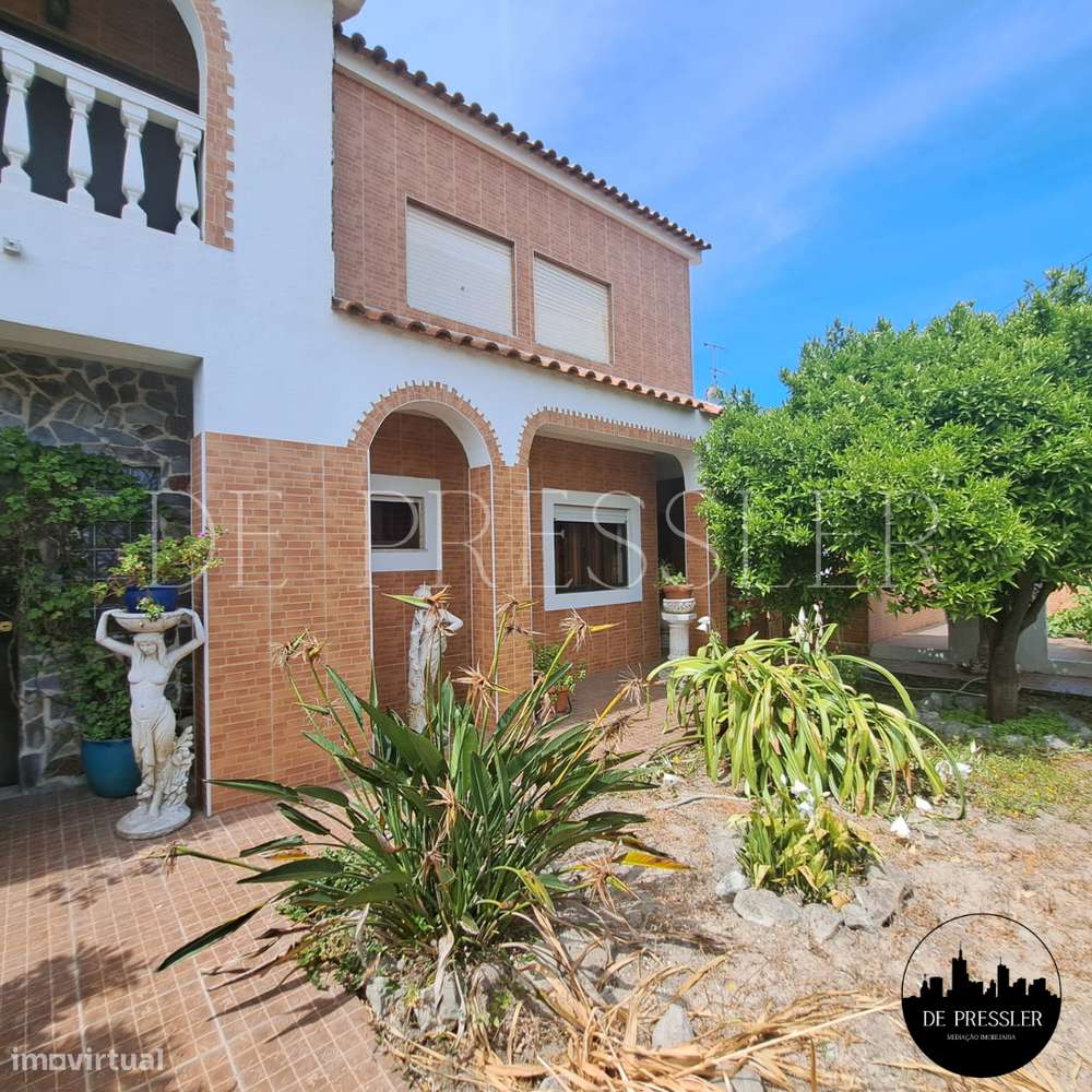 Excelente Moradia Isolada em Santo António da Charneca - Barreiro-5