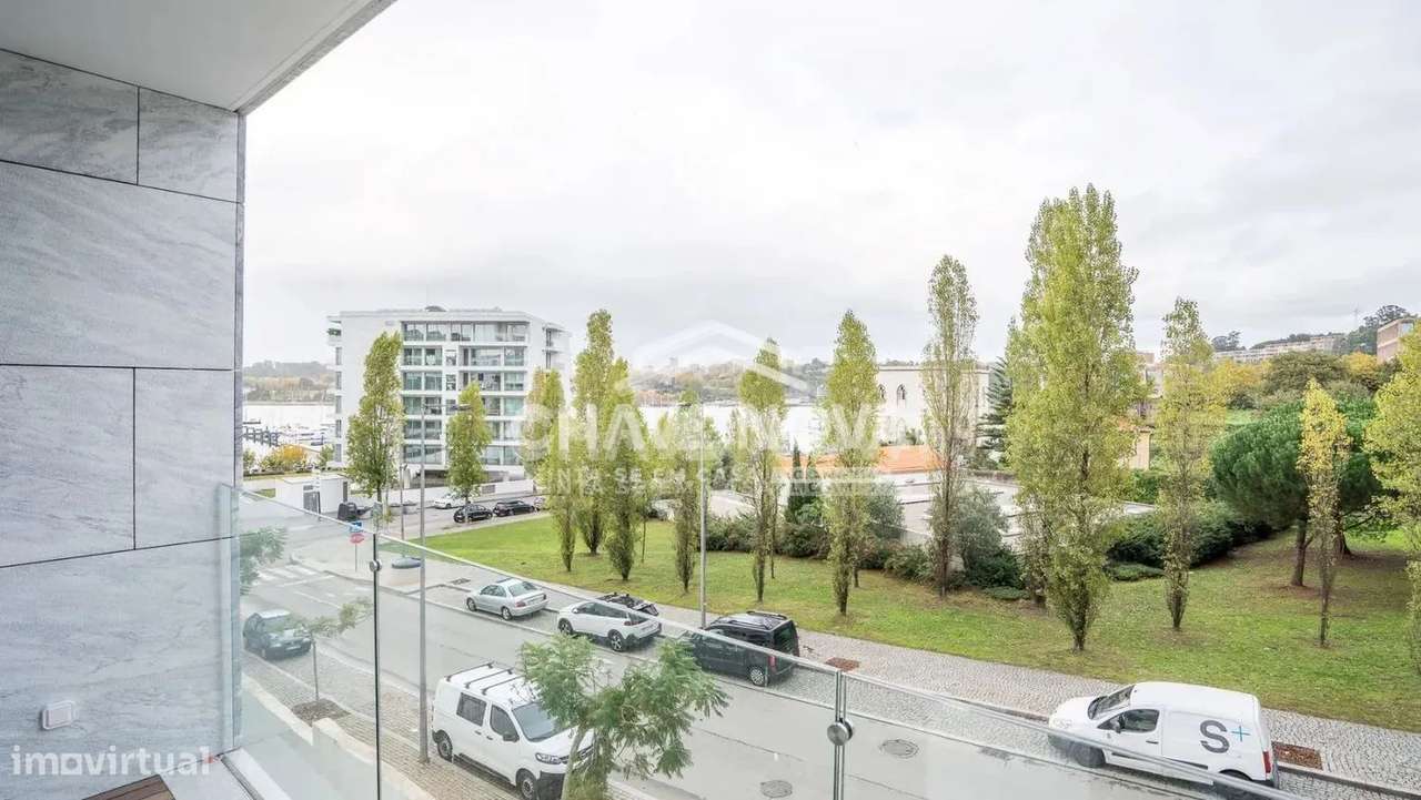 Apartamento T2 Novo Último Piso c/2 Lugares de Garagem em Canidelo-13