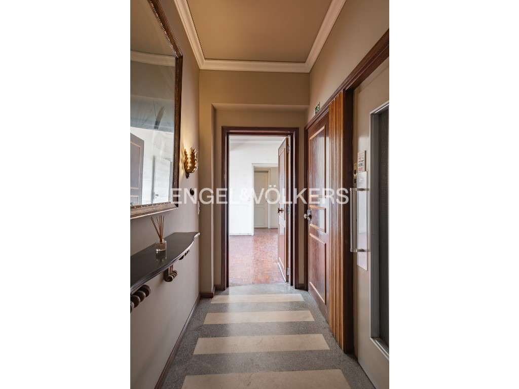 Apartamento com vista panorâmica em Alvalade-10