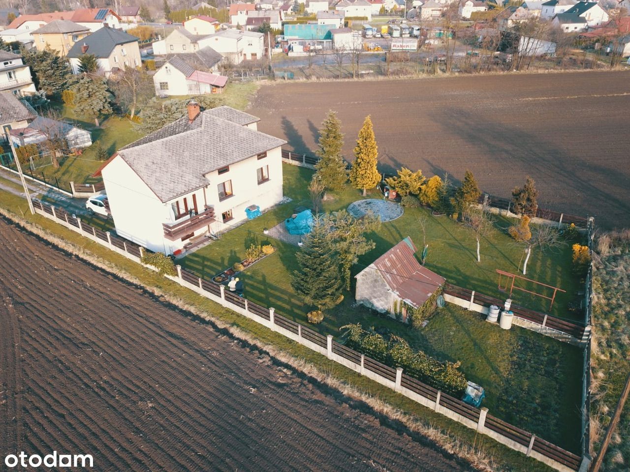 Dom na sprzedaż w Łękach - gotowy do zamieszkania