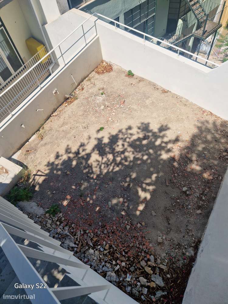 T2 no 3º Andar com 3 Jardins, Elevador, Coz.Equipada Lx-41