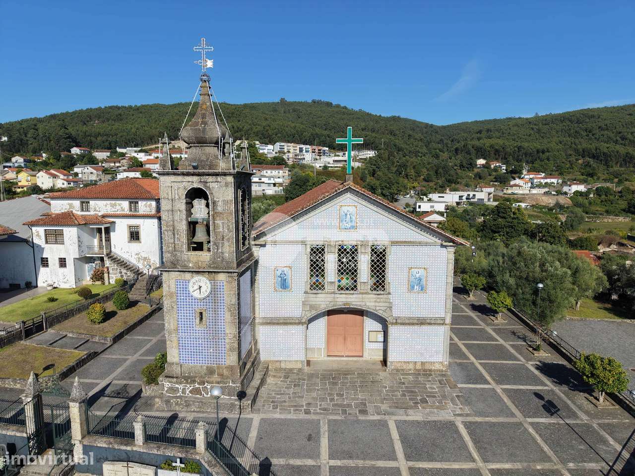 Terreno Urbano com 4605m2 em Esporões-17