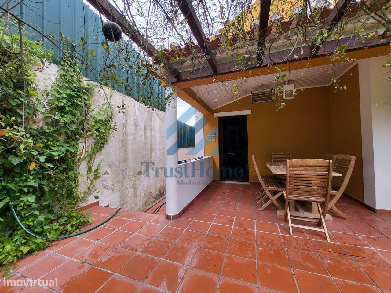 MoradiaV5 com jardim, piscina e ginásio no centro de Coruche-6