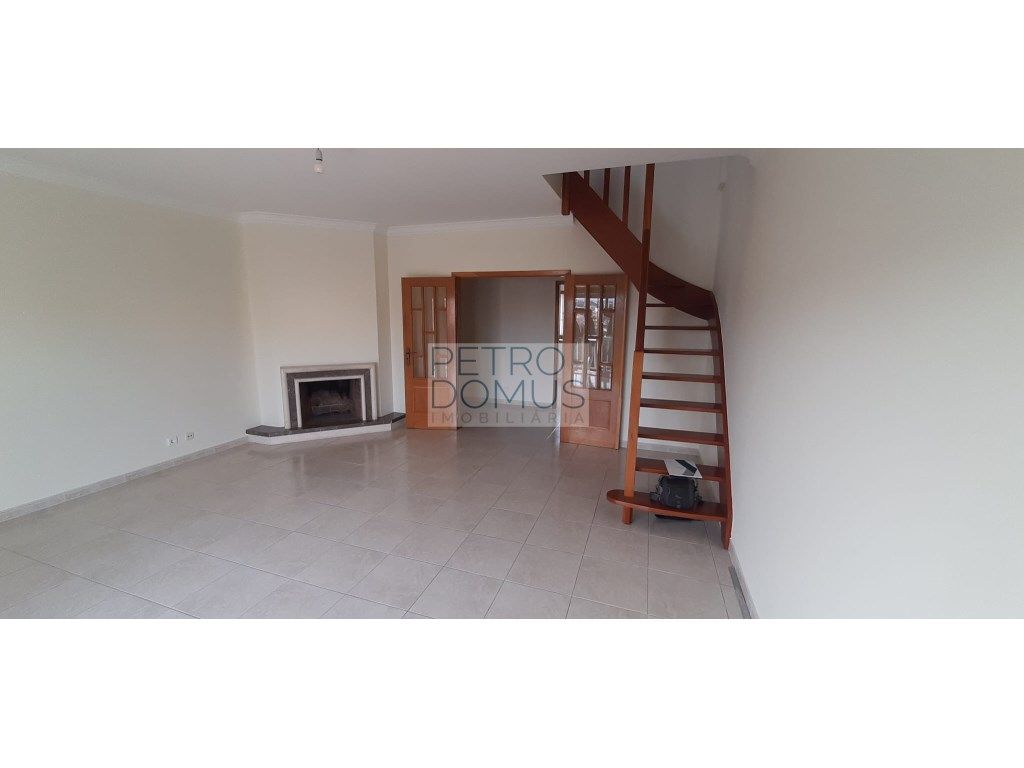 APARTAMENTO T3+1 A 2 MIN DE LEIRIA