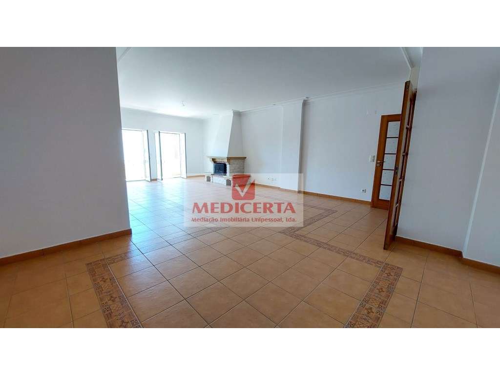 Beloura - T4 - c/ 2 Suites - Condomínio com piscina - Grande imagem: 4/19