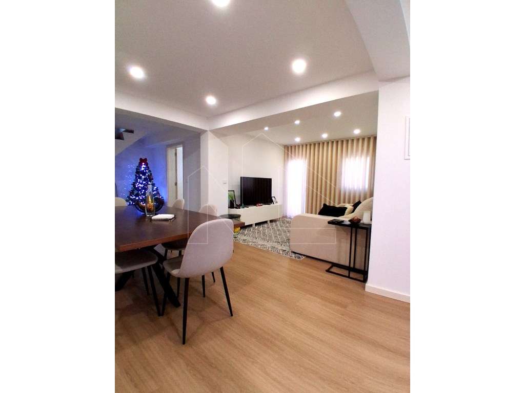 Moradia T2+1 Totalmente Remodelada | Centro de Águeda - Grande imagem: 5/46