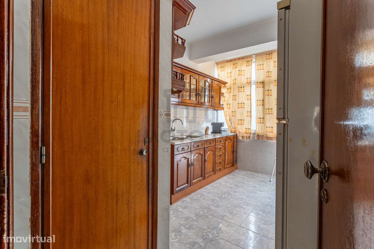 APARTAMENTO T2 (R/C) + POTENCIAL T0 INDEPENDENTE (CV) + QUINTAL-21