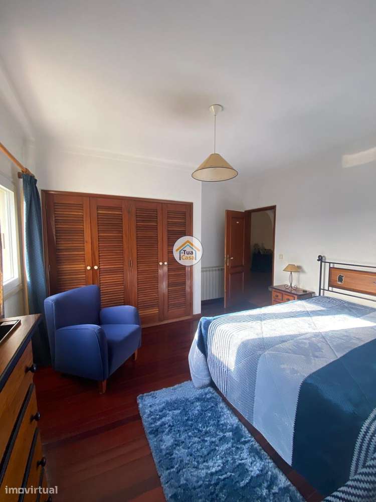 Moradia Geminada  de um dos lados do outro tem entarada e jardim em to-50