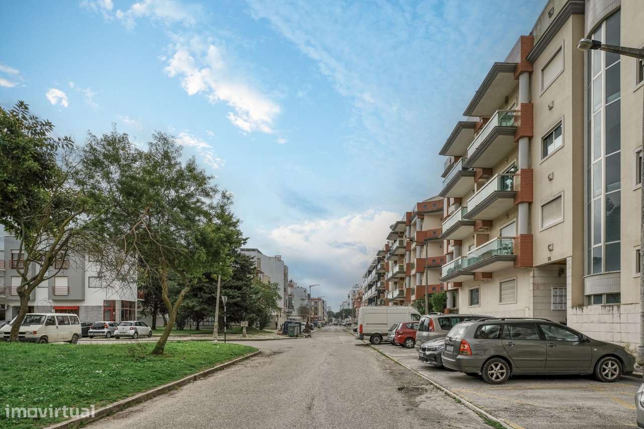 Apartamento T2 com Terraço Incrível || Costa da Caparica-2