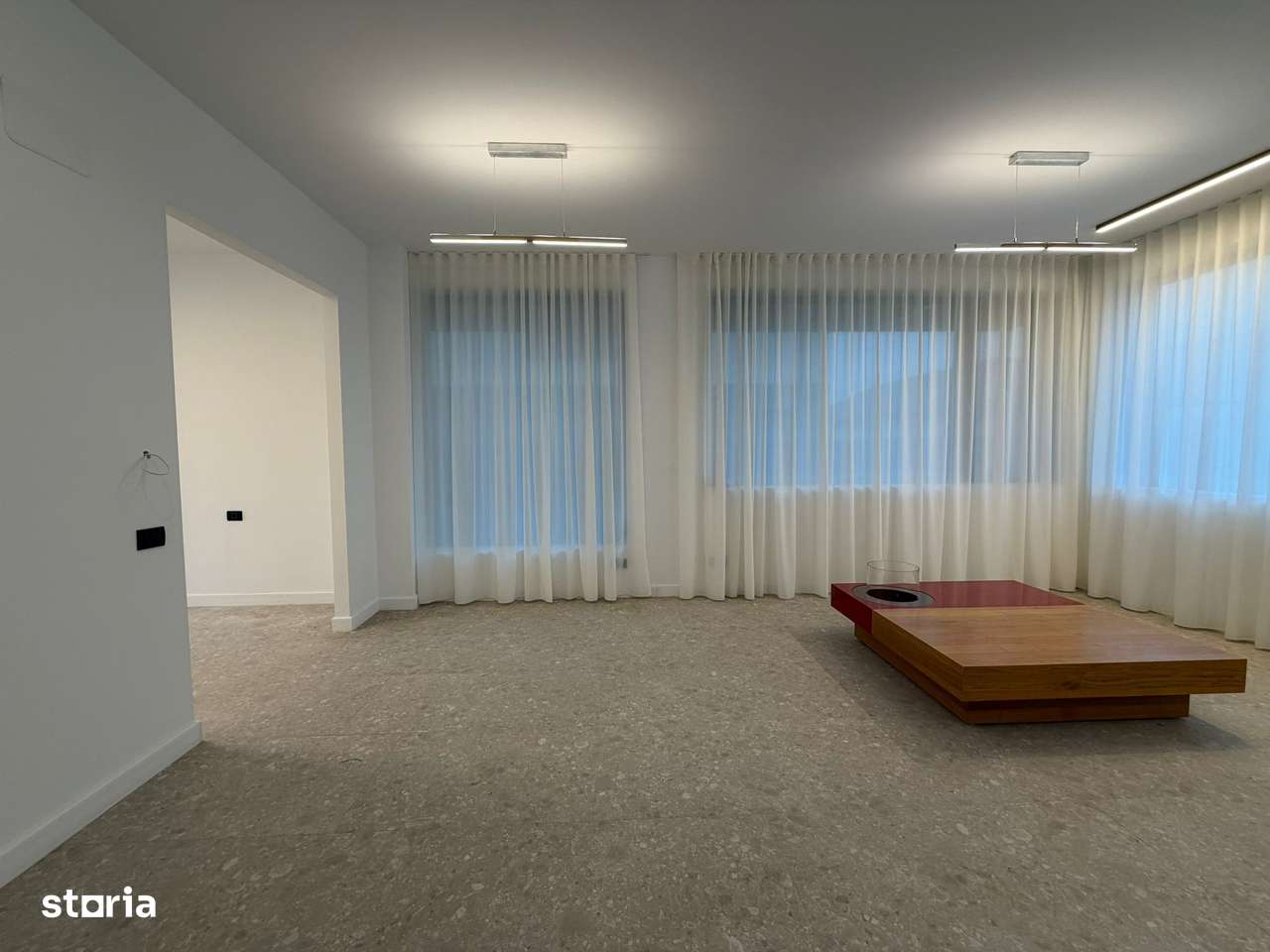 LA CHEIE! GATA DE MUTARE-TEREN 300 MP școală Americana 3 min.-4