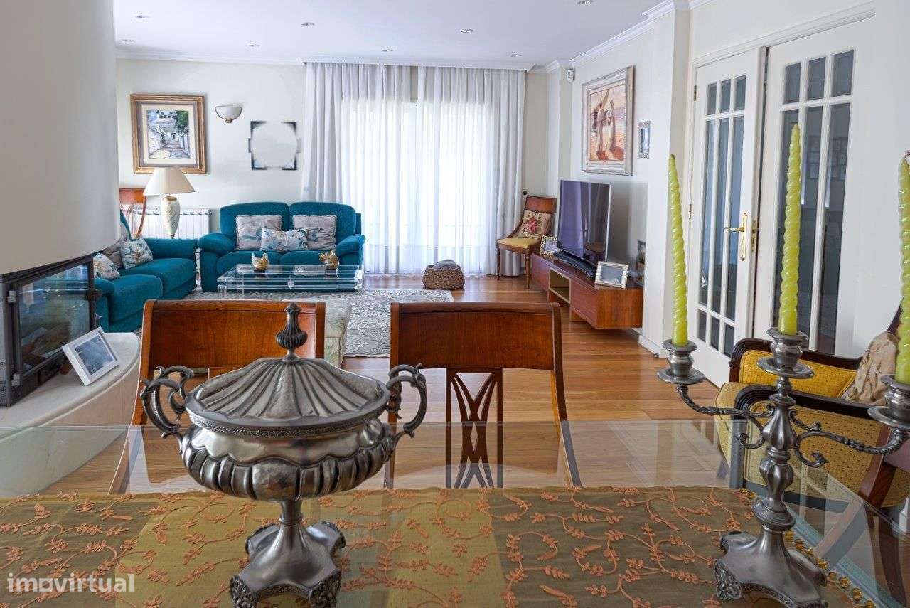 Fantástica moradia de 4 frentes, junto a Santo Ovídio. - Grande imagem: 4/36