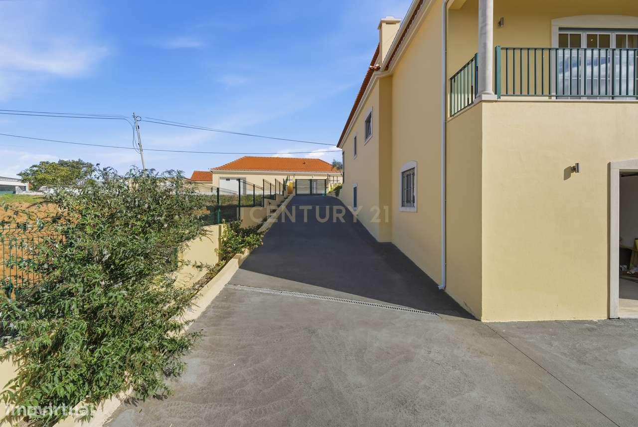 Moradia T5 com Garagem e Piscina em Miragaia, Lourinhã-51