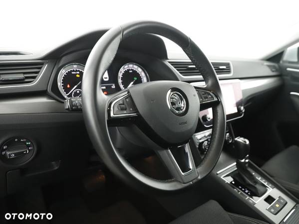 Skoda Superb 2.0 TDI SCR Style DSG - 28