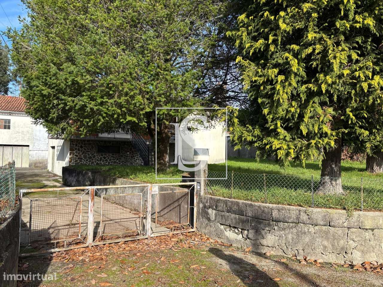 Oportunidade Única – Espaço Multifuncional com Armazém, Habitação e In-8