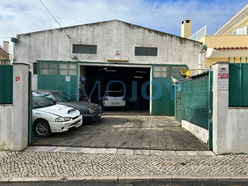 Espaçoso armazém em São Domingos de Rana - Grande imagem: 1/16