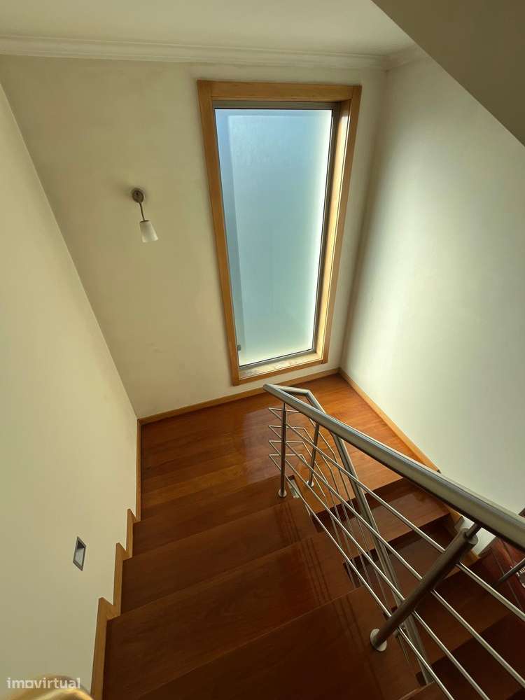 Geminada com piscina, garagem e terraço em Canidelo-24