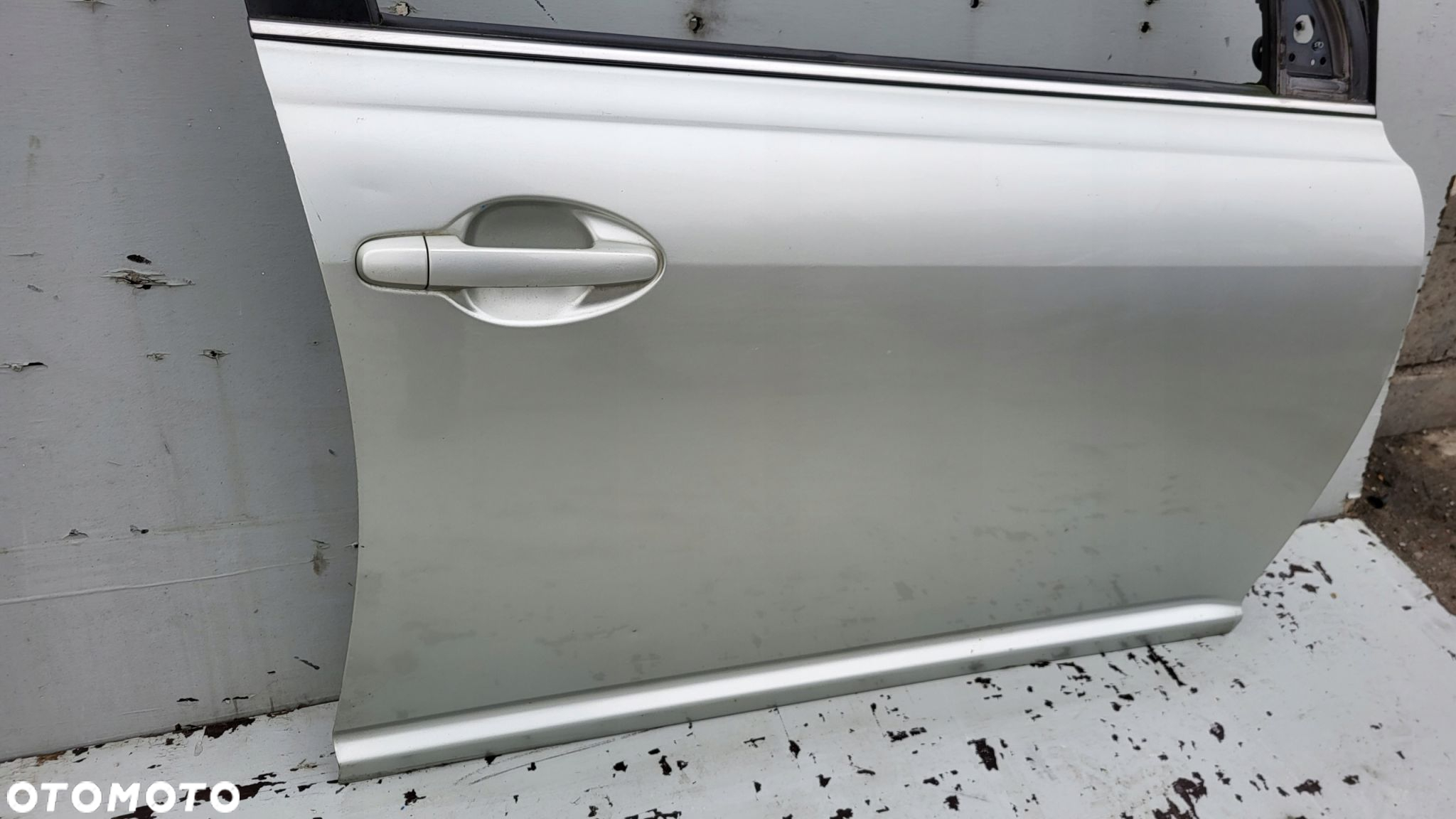 Drzwi Kompletne Prawy Przód Toyota Avensis T25 - 2