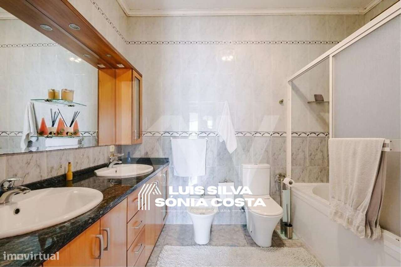 Moradia Independente T6 c/ Anexos, Armazém e Terreno p/ Construção-18