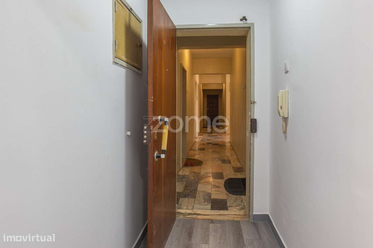 Vende-se apartamento T1 Remodelado, Monte Abraão-7