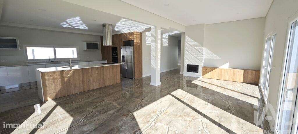 Casa Villa T5 Em Azeitao Sao Lourenco E Sao Simao De 247 00 M2
