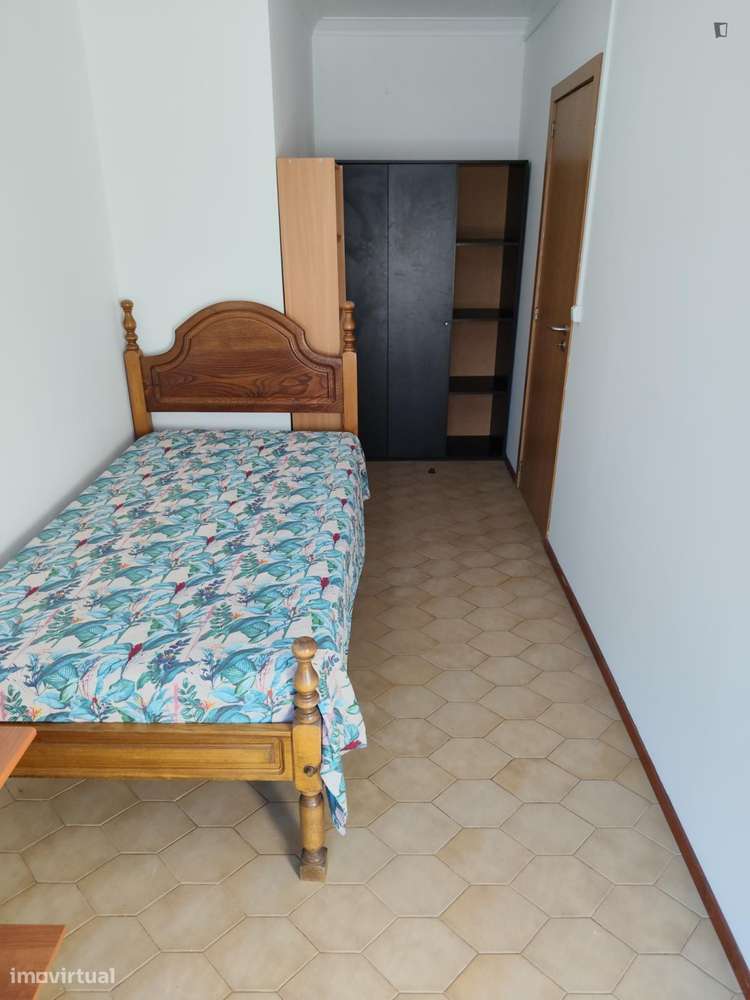 Quarto - localizado em Montes Claros Coimbra - Grande imagem: 2/7