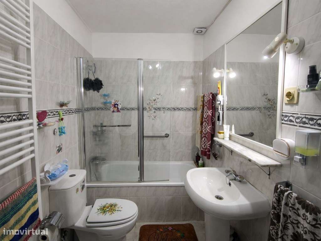 À primeira vista é uma casa como tantas outras. Na prática, é muito...-23