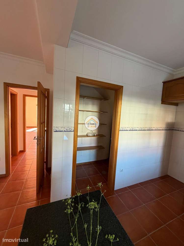 Moradia T4 no centro de Cantanhede com dois pisos e terraço.-21