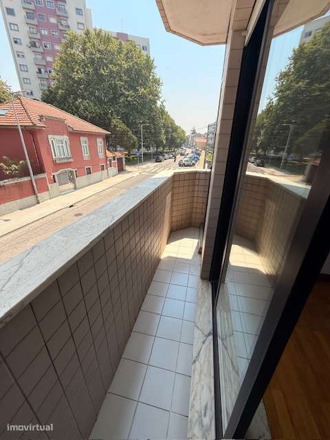 Apartamento T2 com lugar de garagem no Porto - Ramalde-8