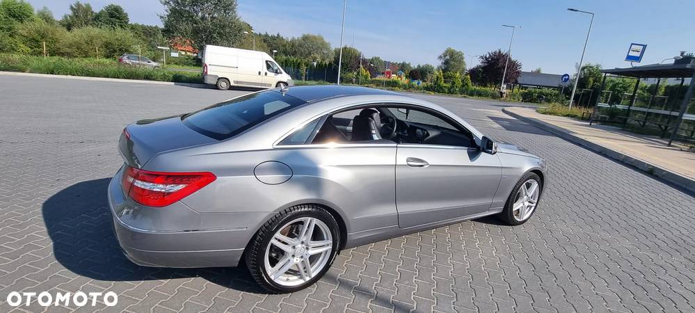 Mercedes-Benz Klasa E 200 CGI Coupe BlueEFFICIENCY Automatik Elegance - 6