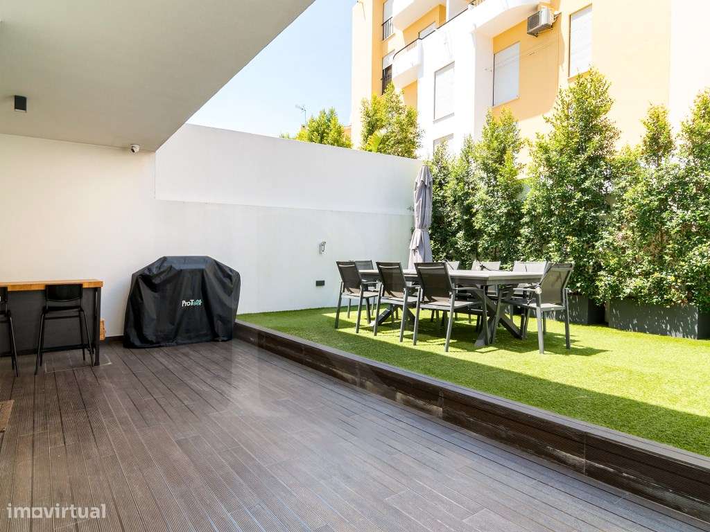Moradia de luxo T4 no Murtal com piscina aquecida e rooftop panorâmico-31