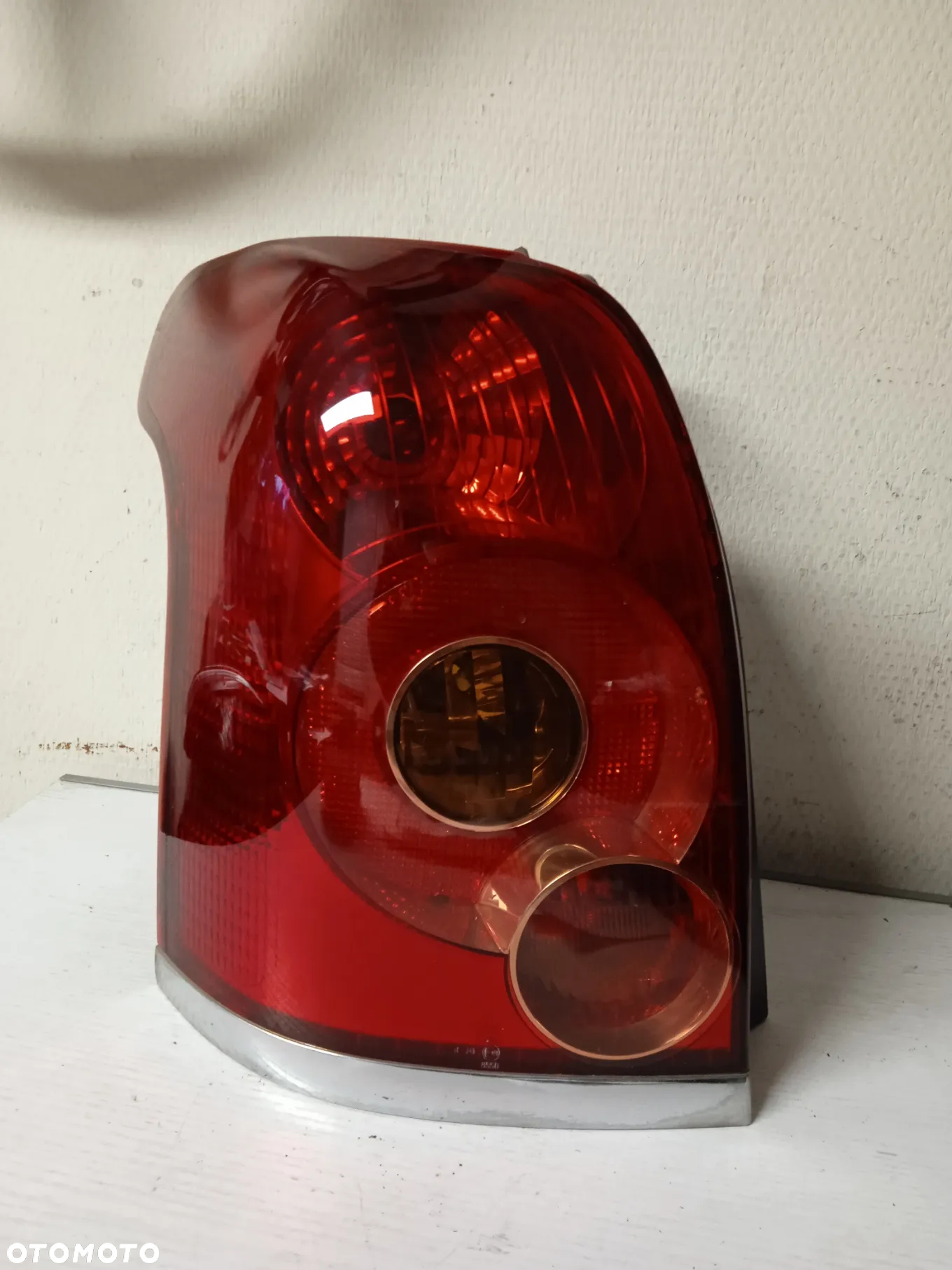 LAMPA TYLNA LEWA TOYOTA AVENSIS 03-06 KOMBI - 2