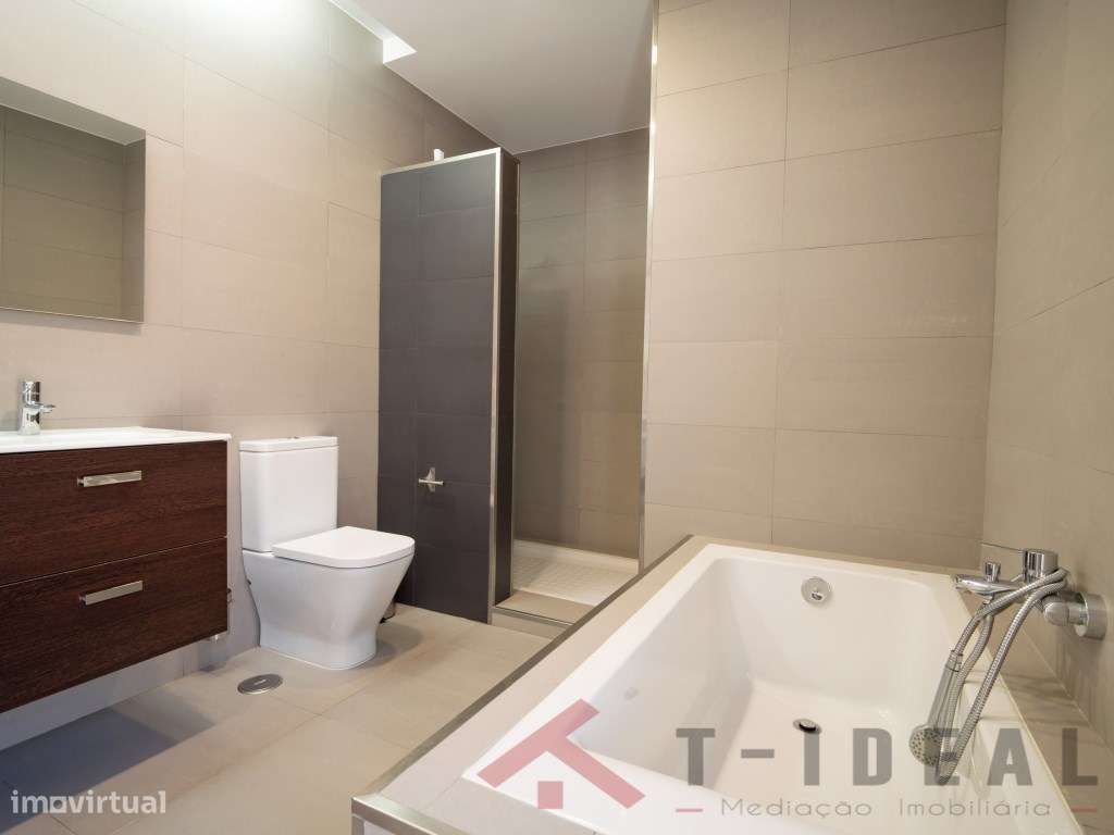 Moradia T4 Moderna Vista Mar-35