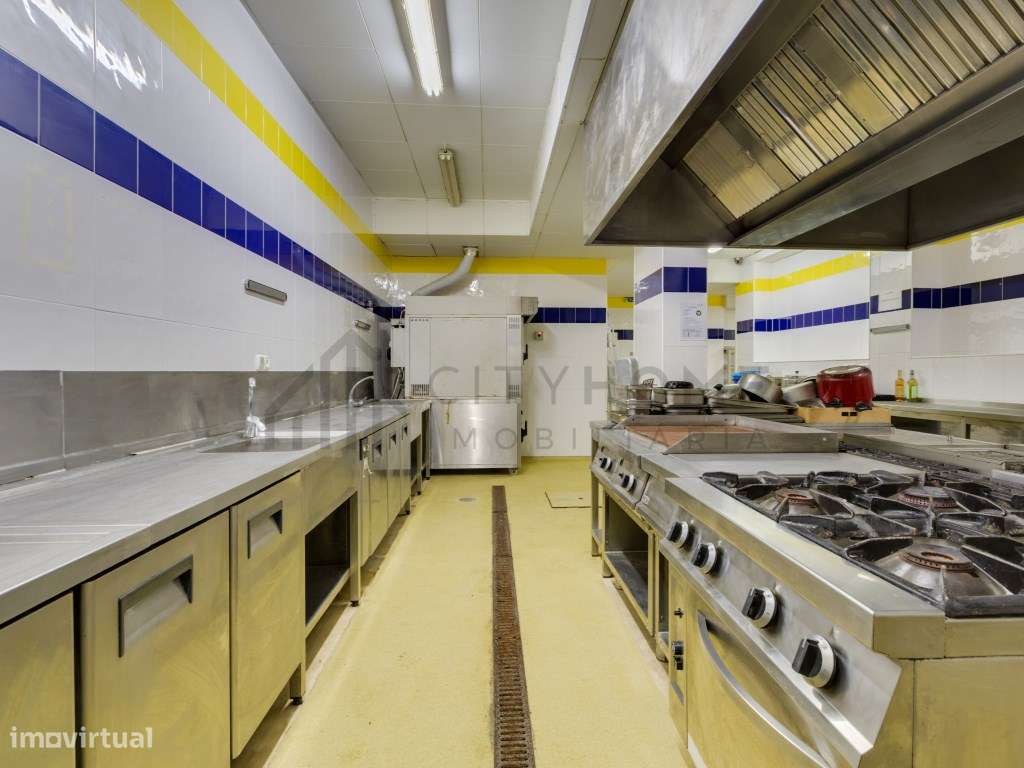 Espaço Comercial de 425m² no Coração de Faro-32