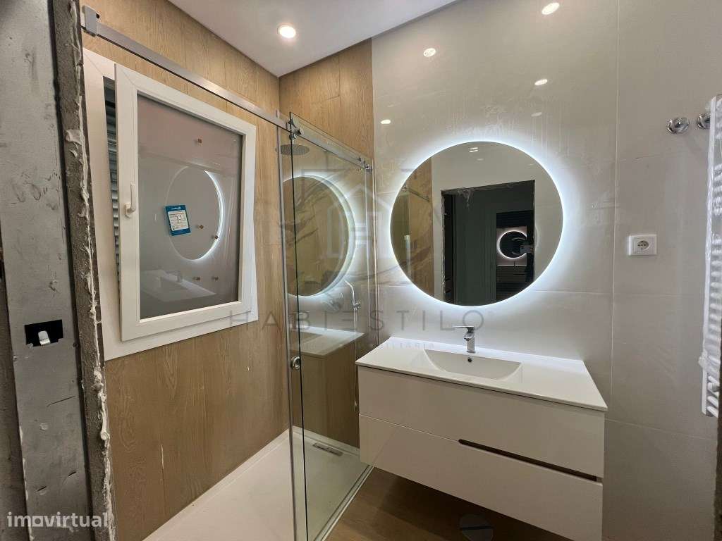 Moradia moderna com piscina, Suites e acabamentos de alta qualidade-17