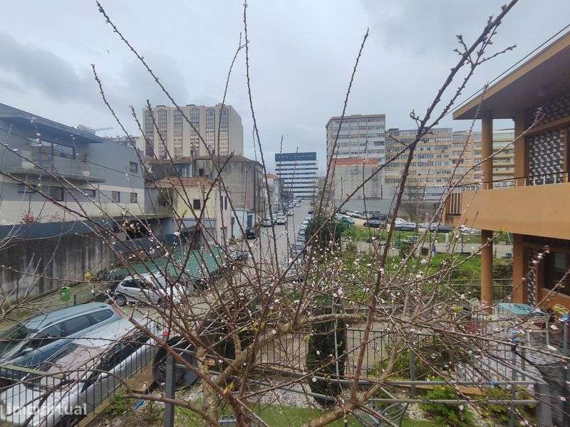 lugar de Garagem  ao metro de santo Ovideo - Grande imagem: 4/8